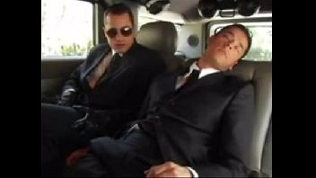 Executivos gays metendo gostoso no carro Executivos gays metendo gostoso no carro