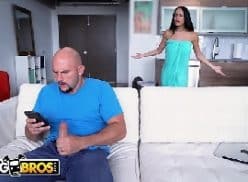 Safada tetuda dando a sua bela buceta molhada