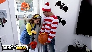Porn hurb adolescente safada fodendo no fia de hallowen