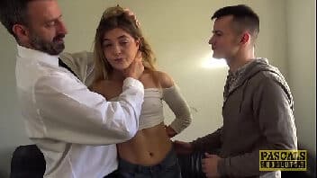 Xxx porno adolescente perfeita dando uma trepada sensacional na piroca dos canalhas Xxx porno adolescente perfeita dando uma trepada sensacional na piroca dos canalhas