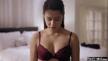 Download video porno dessa novinha perfeita metendo com o dotado