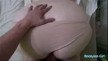 Bumbumamador da gordinha dando de quatro em video