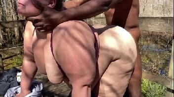 Video pornô gratis gordinha trepando ao ar livre