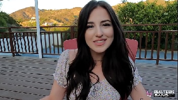 Cunhadinha safada mostrando a bucetinha e depois tomando gostoso