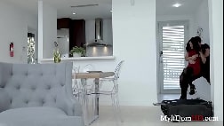 Sexo selvagem morena levando com pressão na xoxota Sexo selvagem morena levando com pressão na xoxota