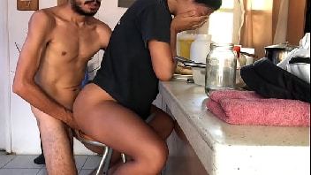 Sexo caseiro na cozinha macho socando tudo na safada Sexo caseiro na cozinha macho socando tudo na safada