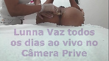 Depiladora safada filmando a buceta da novinha Depiladora safada filmando a buceta da novinha