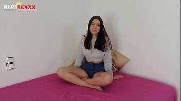 Sexo pela primeira vez com a ninfetinha Sexo pela primeira vez com a ninfetinha