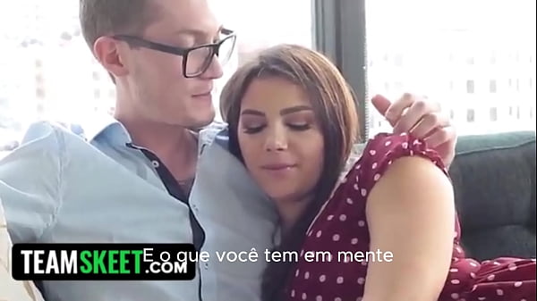 Arrombando o cuzinho da namorada novinha
