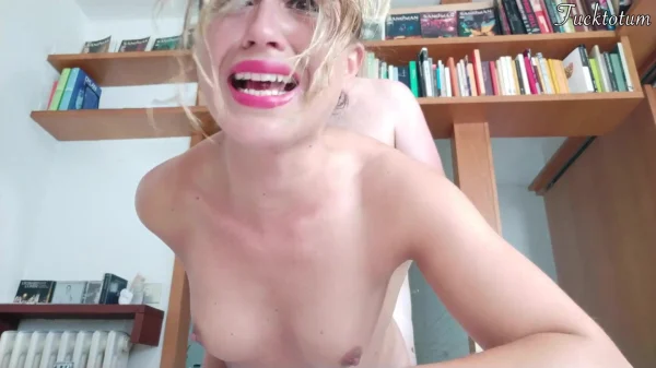 Garota Virgem Grita de Prazer na Foda Brutal de Estreia